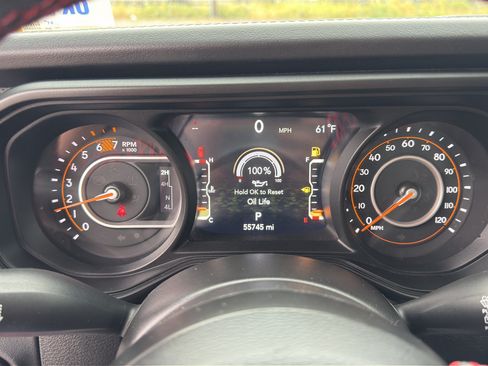 Used 2025 Jeep Wrangler Unlimited Rubicon AWD/4WD image 8