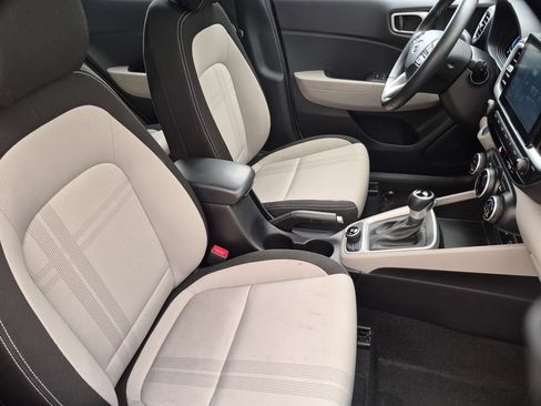 Used 2025 Hyundai Venue SEL FWD image 30