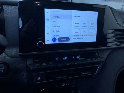 Used 2025 Toyota Camry LE image 29