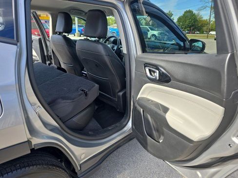 Used 2022 Jeep Compass Limited image 40