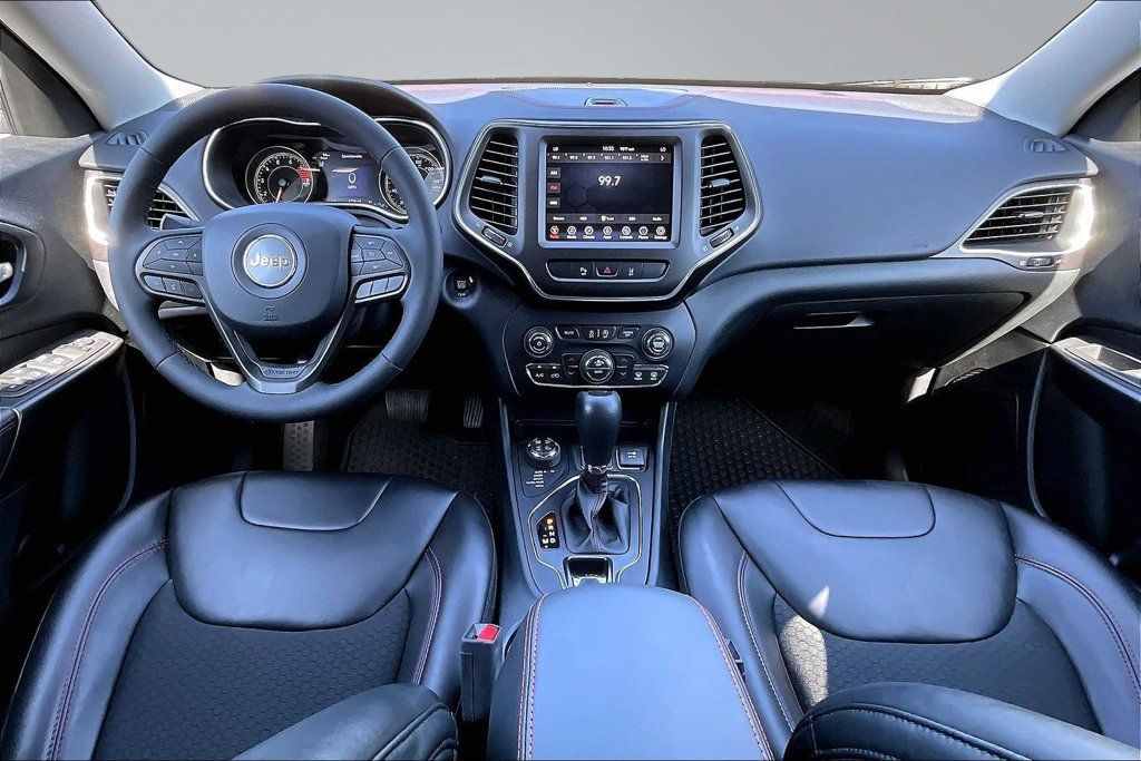 Used 2022 Jeep Cherokee Trailhawk w/ Comfort/Convenience Group AWD/4WD image 9