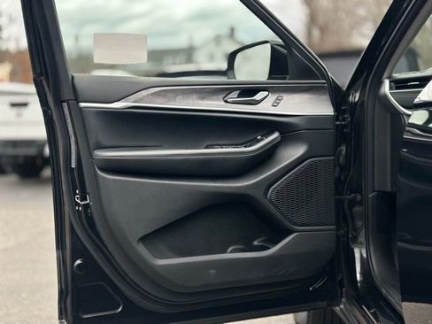 Used 2023 Jeep Grand Cherokee L Limited image 9