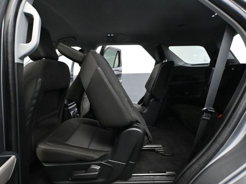 Used 2023 Ford Explorer XLT AWD/4WD image 38