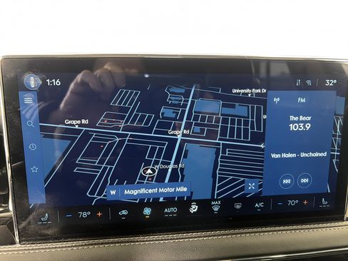 Used 2025 Lincoln Corsair AWD image 19