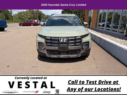 Used 2025 Hyundai Santa Cruz Limited AWD/4WD image 2
