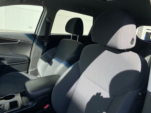 Used 2019 Kia Sorento LX image 24