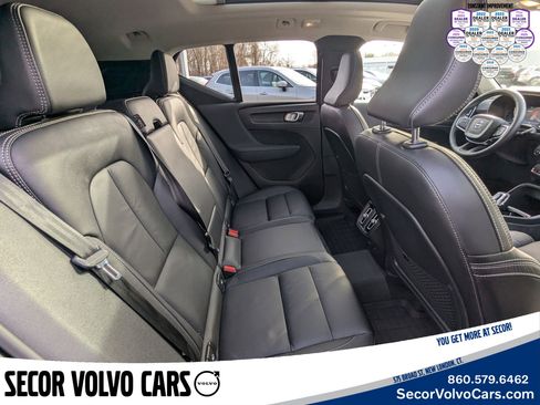Certified 2023 Volvo XC40 B5 Ultimate w/ Protection Package Premier image 24