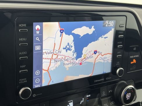 Used 2022 Toyota Highlander XLE image 31