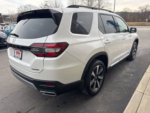 Used 2024 Honda Pilot Touring image 6