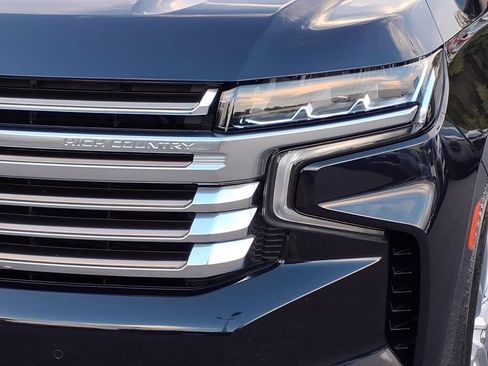Used 2022 Chevrolet Suburban High Country w/ Premium Package AWD/4WD image 8