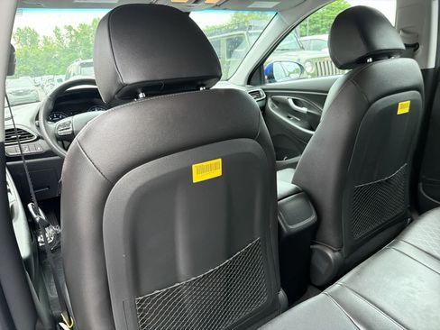 Used 2020 Hyundai Elantra GT w/ Style Package 02 FWD image 19