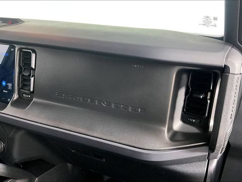 Used 2025 Ford Bronco Badlands AWD/4WD image 16