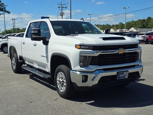 Used 2025 Chevrolet Silverado 2500 LT w/ Convenience Package AWD/4WD image 7