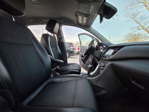 Used 2017 Chevrolet Trax LT w/ LT Convenience Package image 20
