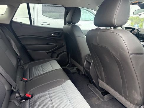 Used 2025 Chevrolet Trax LT FWD image 12