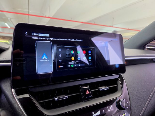 Used 2019 Toyota Corolla XSE FWD image 32