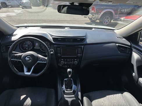 Used 2019 Nissan Rogue SV image 25
