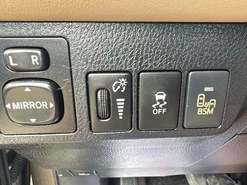 Used 2013 Toyota RAV4 Limited FWD image 18