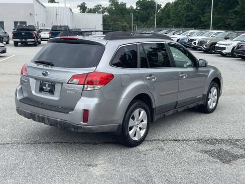 Used 2011 Subaru Outback 2.5i Limited AWD/4WD image 8