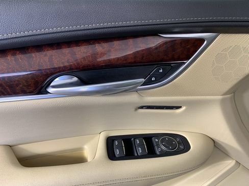 Used 2017 Cadillac XT5 Luxury FWD image 14