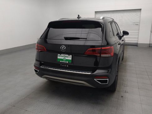 Used 2023 Volkswagen Taos SE w/ Panoramic Sunroof Package FWD image 7