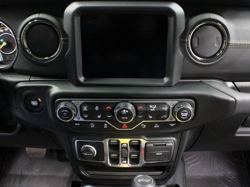 Used 2023 Jeep Wrangler Unlimited Sahara image 14