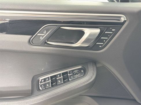 Certified 2024 Porsche Macan w/ Premium Plus Package AWD/4WD image 31