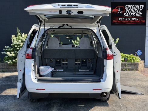Used 2016 Toyota Sienna LE FWD image 24