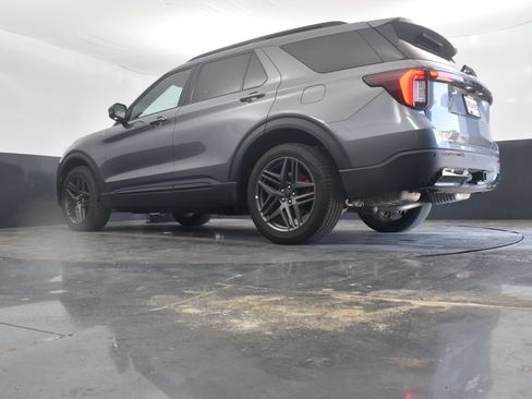 Used 2025 Ford Explorer ST-Line w/ ST-Line Street Pack AWD/4WD image 61