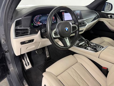 Used 2022 BMW X7 xDrive40i w/ M Sport Package AWD/4WD image 4