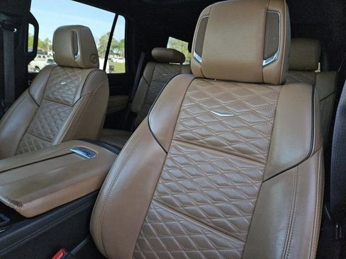 Used 2022 Cadillac Escalade Premium Luxury image 29