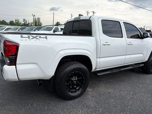 Used 2020 Toyota Tacoma SR AWD/4WD image 5
