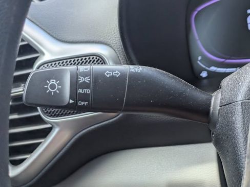 Used 2025 Kia Soul LX w/ LX Technology Package FWD image 25