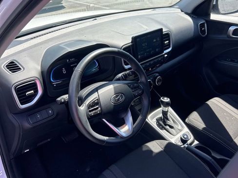 Used 2025 Hyundai Venue SEL image 20