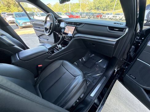 Used 2023 Jeep Grand Cherokee Overland image 30