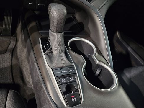 Used 2021 Toyota Camry LE image 32