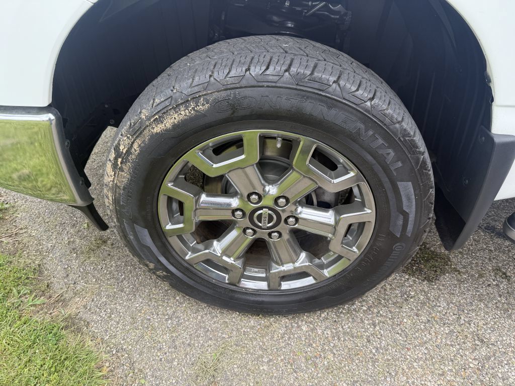 Used 2019 Nissan Titan SV w/ SV Convenience Package AWD/4WD image 17