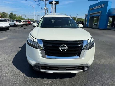 Used 2023 Nissan Pathfinder SL AWD/4WD image 3