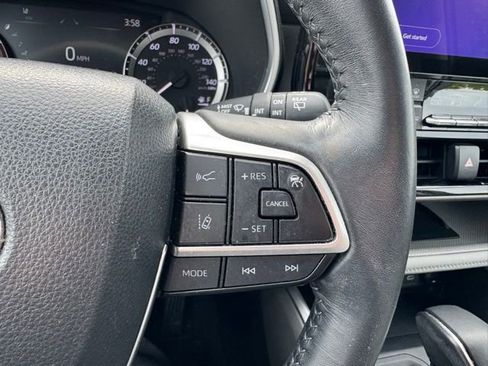 Used 2023 Toyota Highlander XLE AWD/4WD image 21