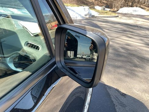 Used 2019 Jeep Renegade Latitude w/ Cold Weather Group image 31