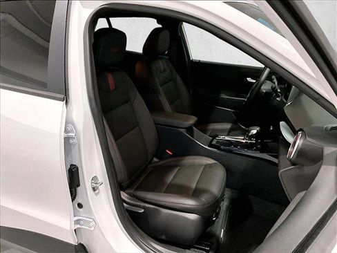Used 2026 Chevrolet Trax RS FWD image 9