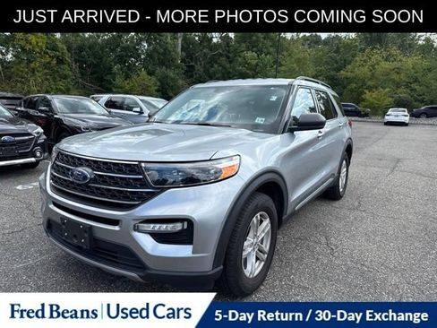 Used 2023 Ford Explorer XLT w/ Equipment Group 202A AWD/4WD image 3