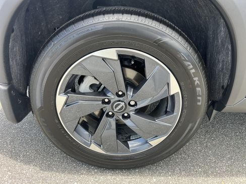 Certified 2026 Nissan Rogue SV FWD image 7