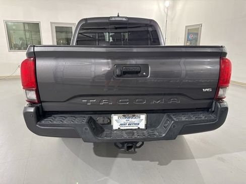 Used 2019 Toyota Tacoma TRD Off-Road w/ Technology Package AWD/4WD image 8