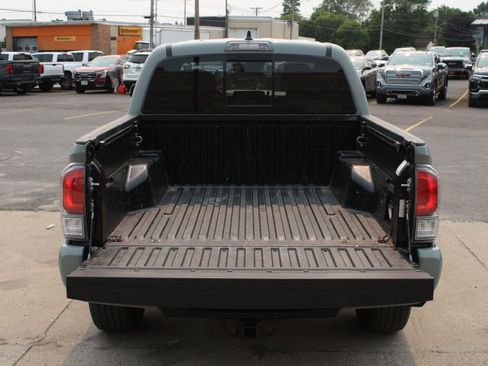 Used 2022 Toyota Tacoma TRD Sport AWD/4WD image 7