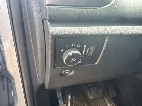 Used 2018 Jeep Grand Cherokee Laredo image 20