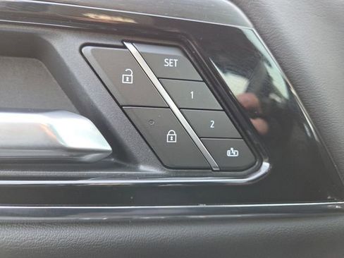 Used 2025 GMC Yukon Denali image 10