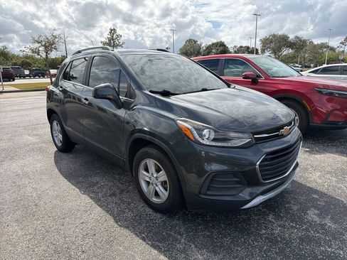 Used 2017 Chevrolet Trax LT w/ LT Convenience Package image 1