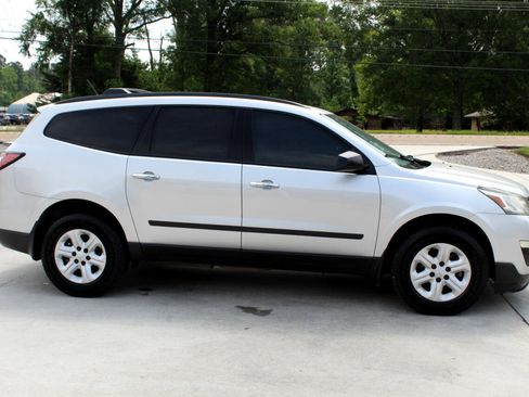 Used 2014 Chevrolet Traverse LS image 24