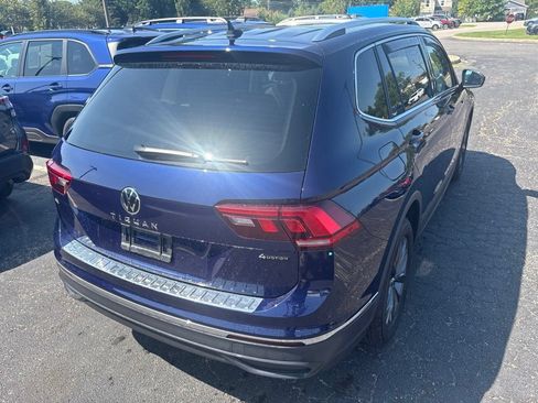 Used 2022 Volkswagen Tiguan SE AWD/4WD image 3